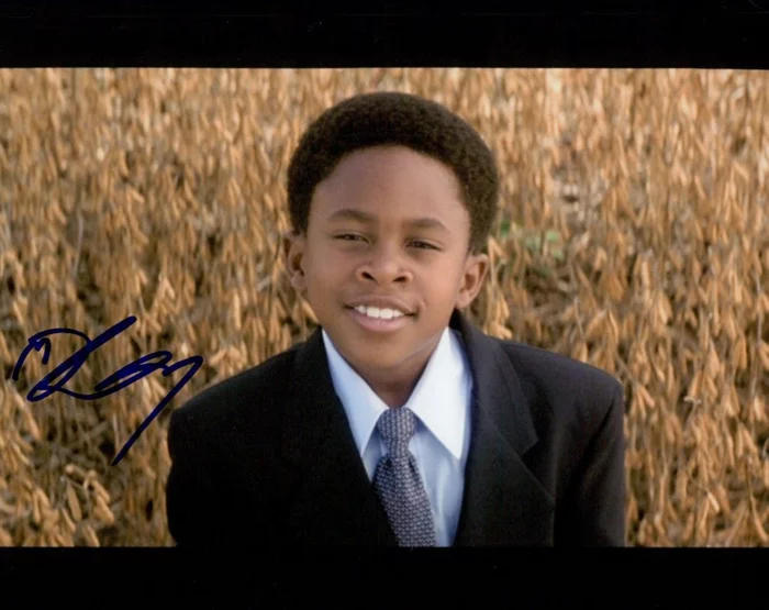 Malcolm David Kelley autograph