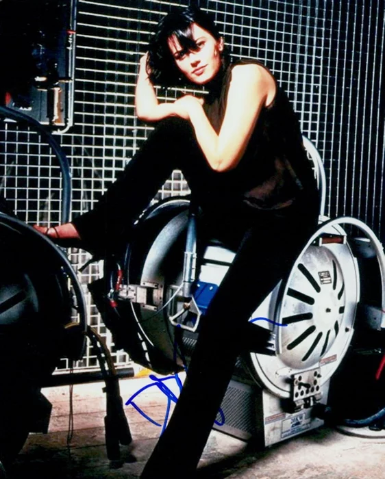 Dagmara Dominczyk autograph