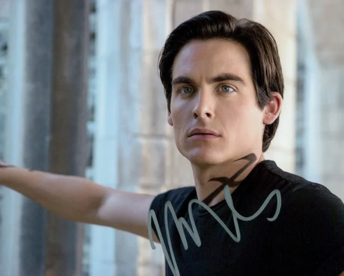 Kevin Zegers autograph