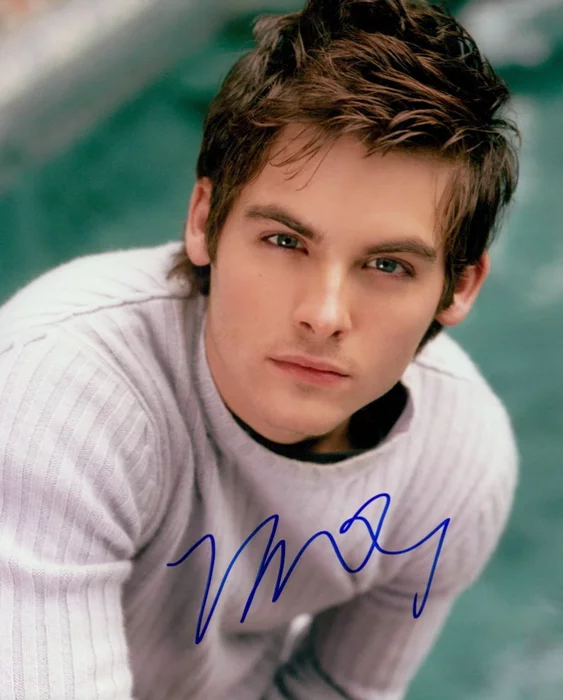 Kevin Zegers autograph