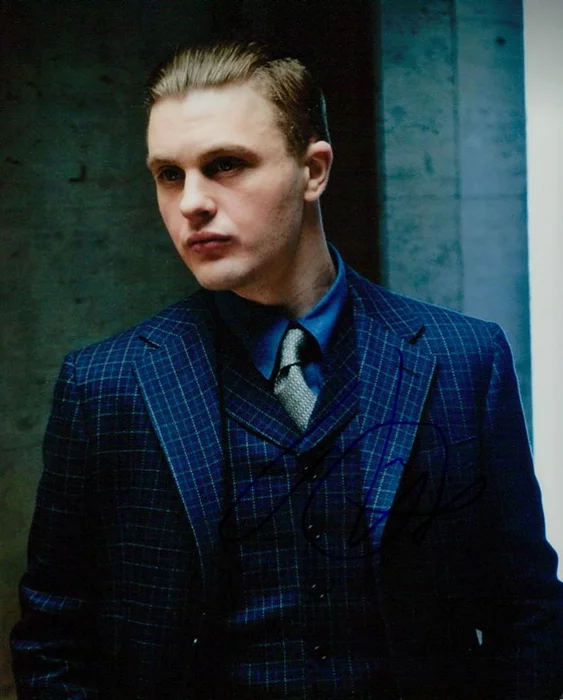 Michael Pitt autograph
