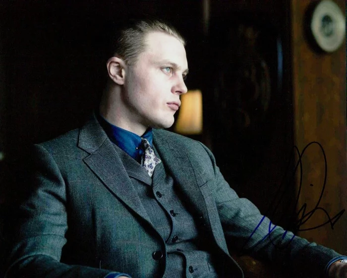 Michael Pitt autograph