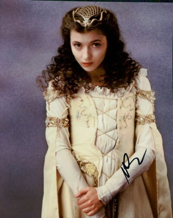 Mia Sara autograph