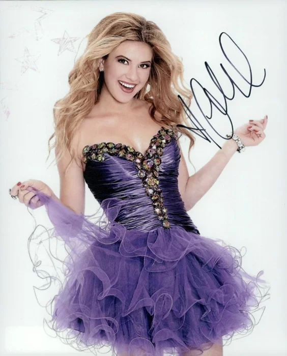 Caroline Sunshine autograph