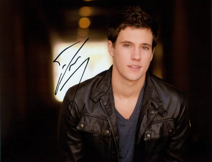 Drew Roy autograph