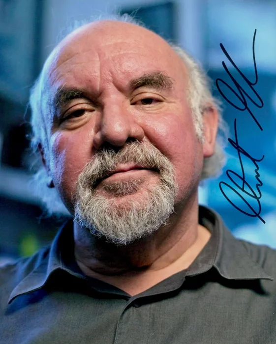 Stuart Gordon autograph