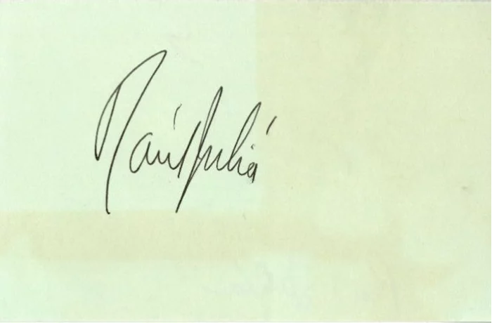 Raul Julia autograph