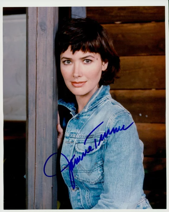 Janine Turner autograph