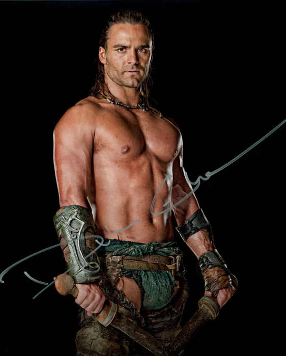 Dustin Clare autograph