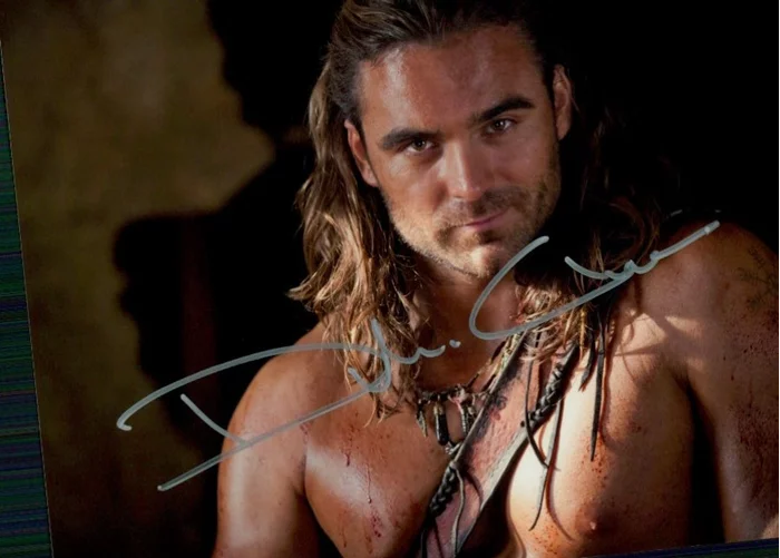 Dustin Clare autograph