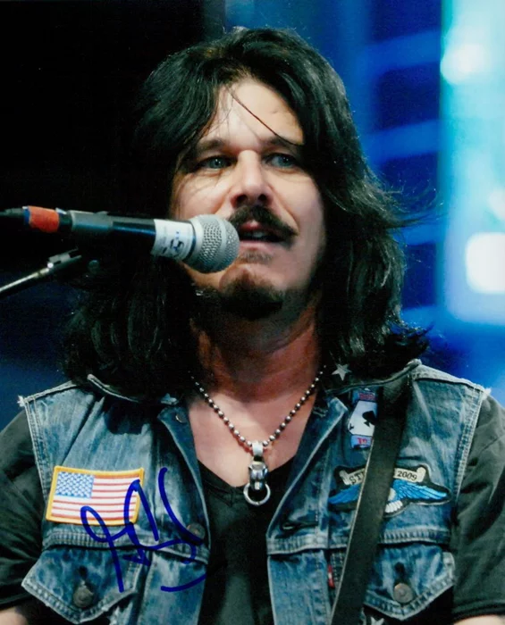 Gilby Clarke autograph