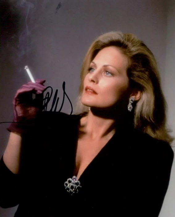 Beverly D'Angelo autograph