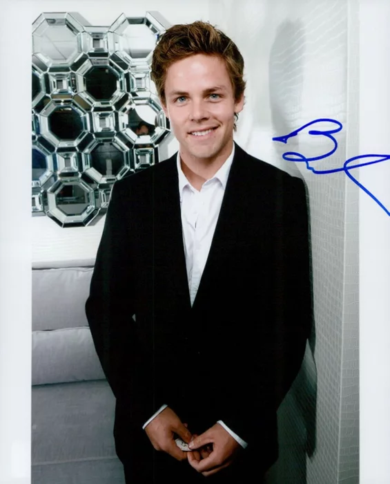 Lachlan  Buchanan autograph