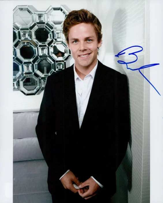 Lachlan  Buchanan autograph