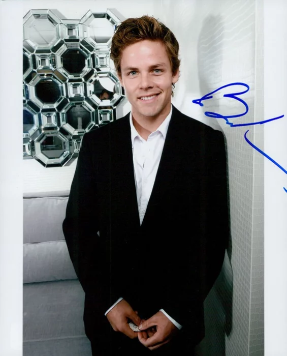 Lachlan  Buchanan autograph