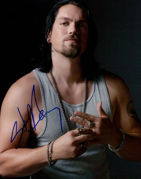 Steve Howey autograph
