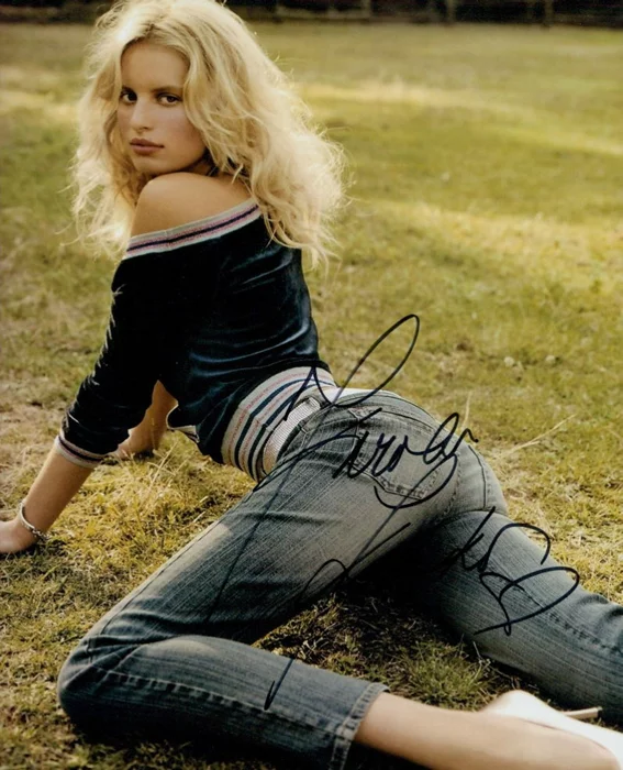Karolina Kurkova autograph