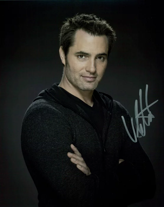 Victor Webster autograph