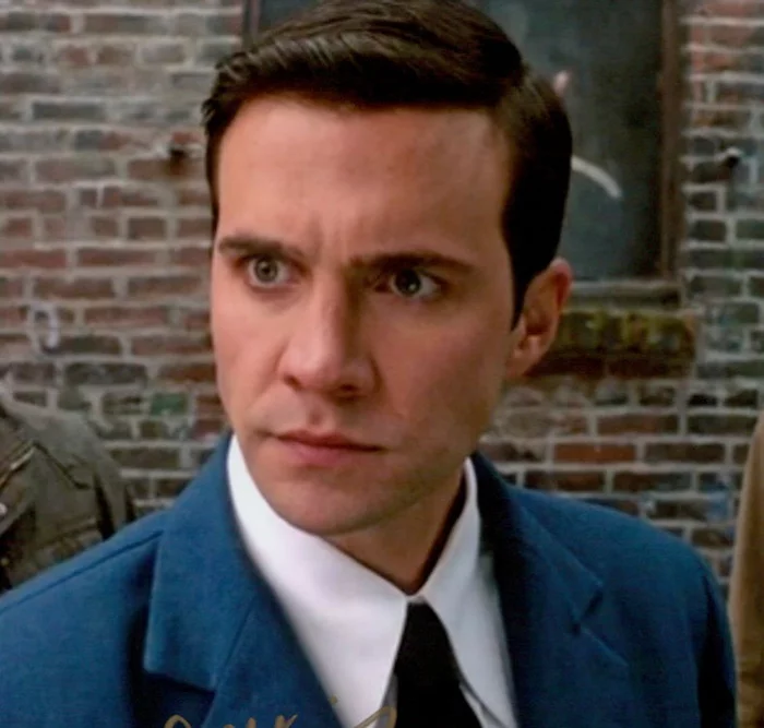 Gil McKinney autograph