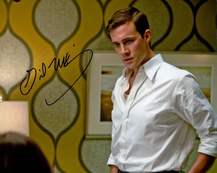 Gil McKinney autograph