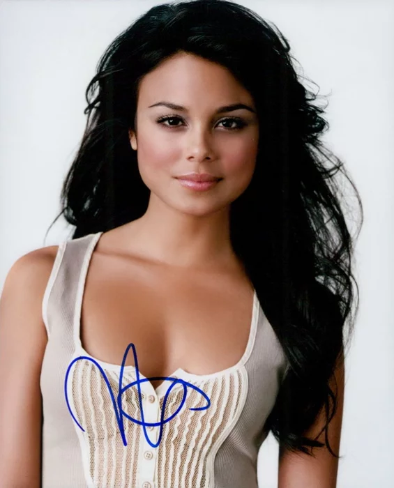 Nathalie Kelley autograph