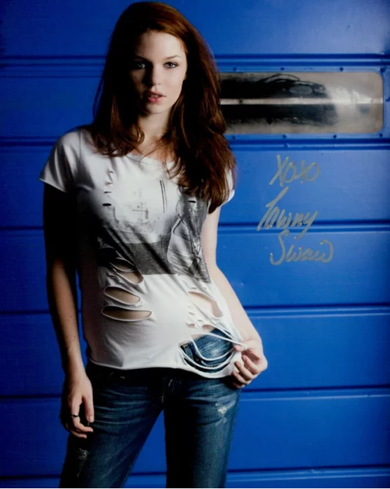 Tawny Swain autograph