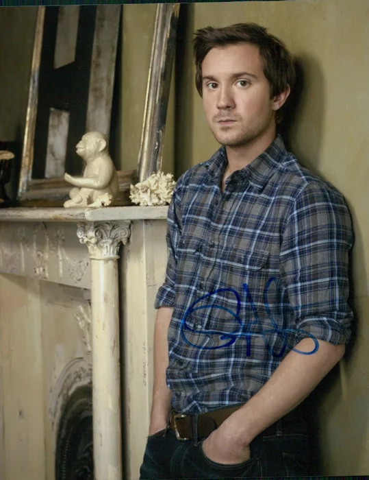 Sam Huntington autograph