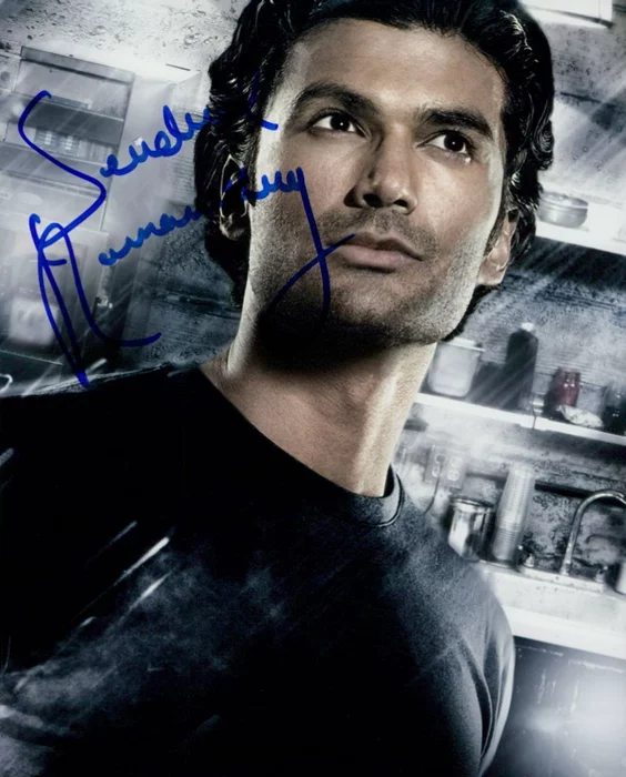 Sendhil Ramamurthy autograph