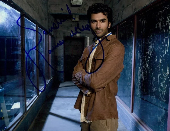 Sendhil Ramamurthy autograph