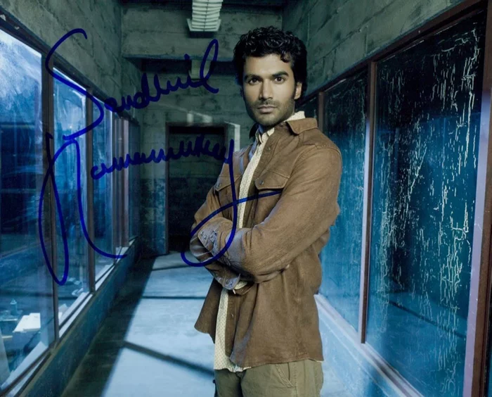 Sendhil Ramamurthy autograph