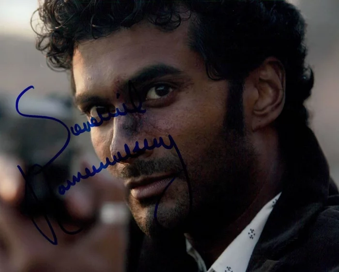 Sendhil Ramamurthy autograph
