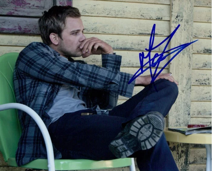 Max Thieriot autograph