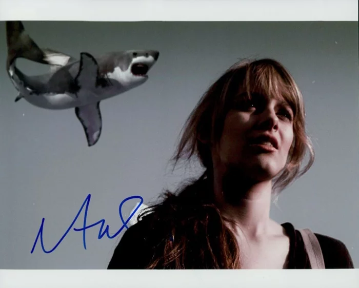 Aubrey Peeples autograph