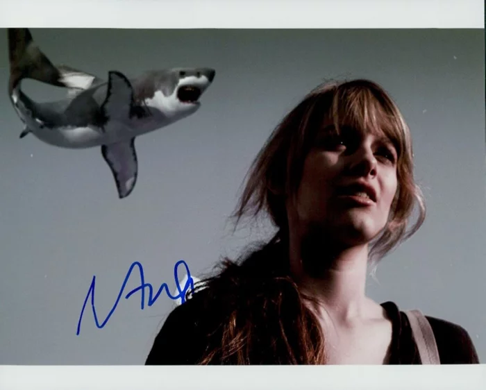 Aubrey Peeples autograph