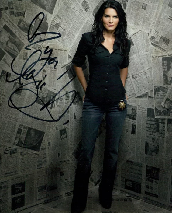 Angie Harmon autograph