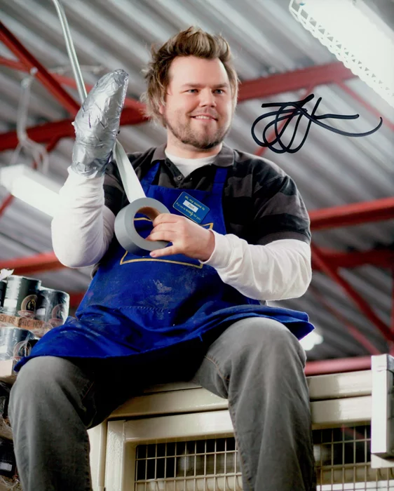 Tyler Labine autograph