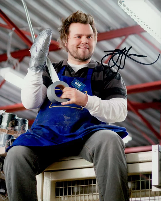 Tyler Labine autograph