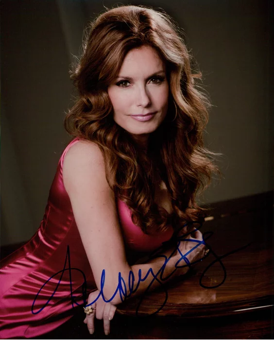 Tracey Bregman autograph