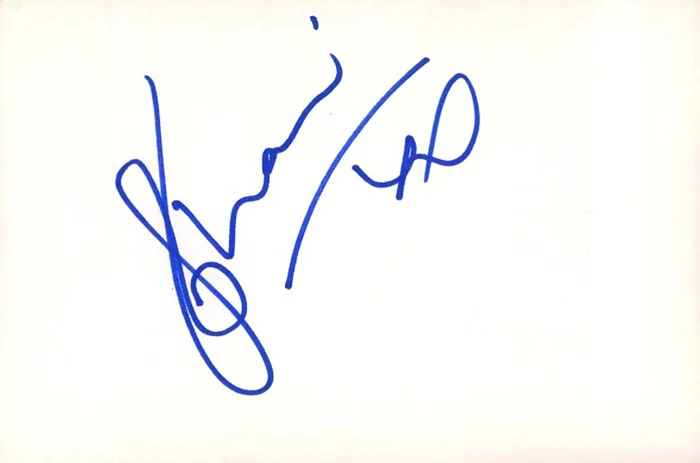 Sharni Vinson autograph
