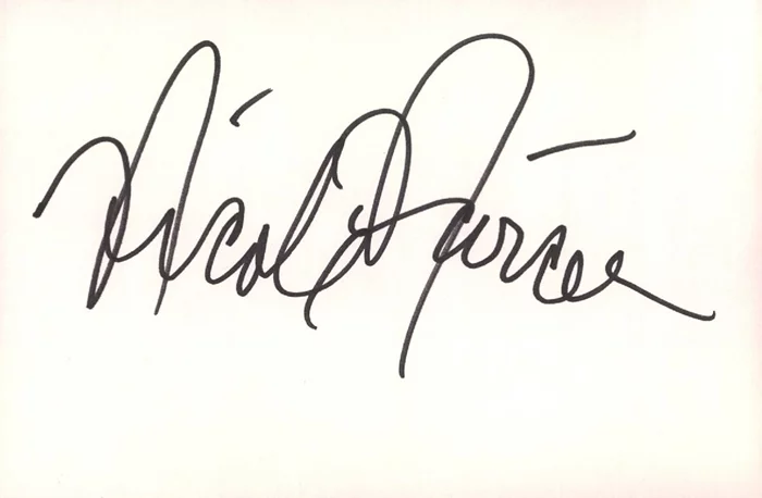 Nicole Narain autograph