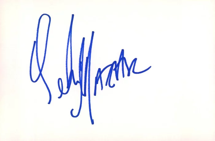 Debi Mazar autograph