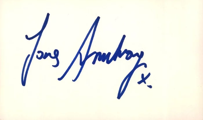 Jonas Armstrong autograph