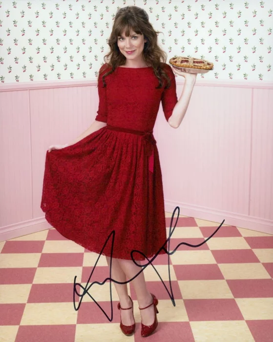 Anna Friel autograph
