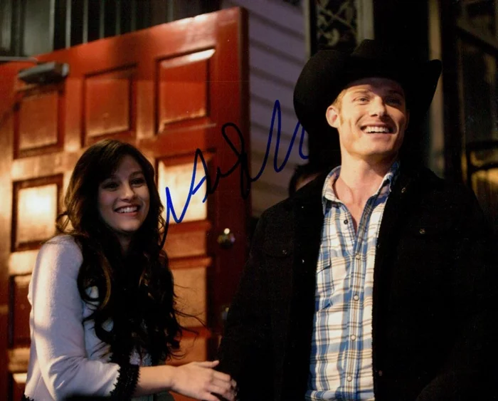 Aubrey Peeples autograph