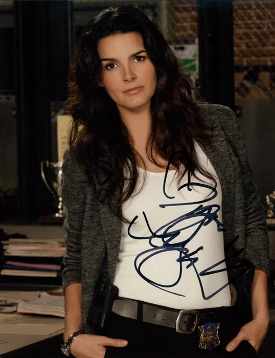 Angie Harmon autograph