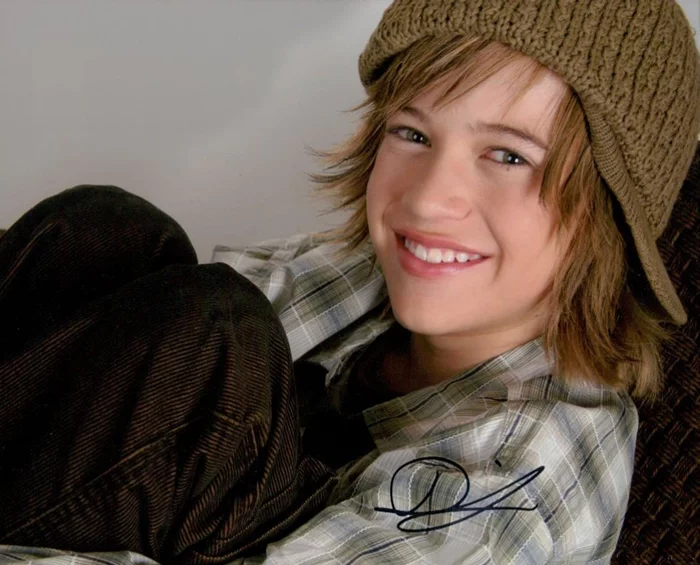 Dillon  Lane autograph