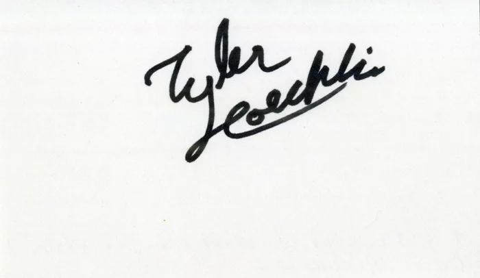Tyler Hoechlin autograph