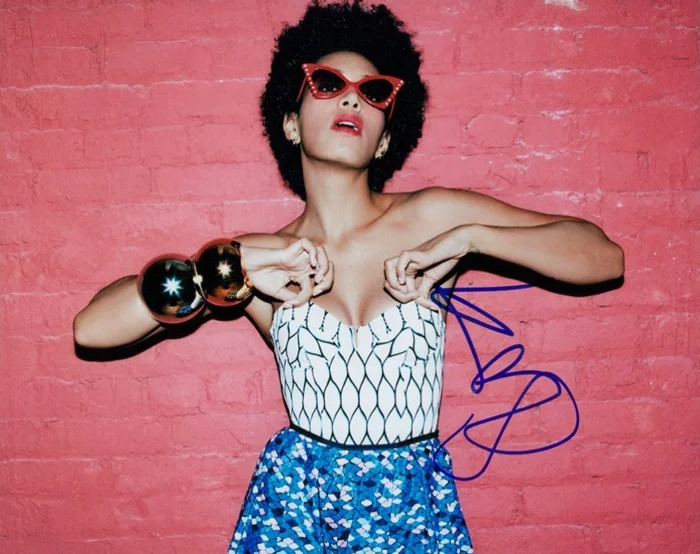 Solange Knowles autograph
