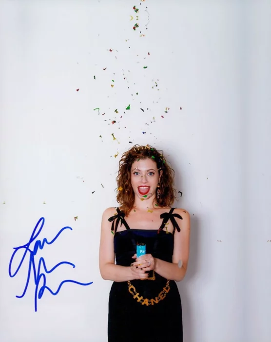 Lauren Miller autograph