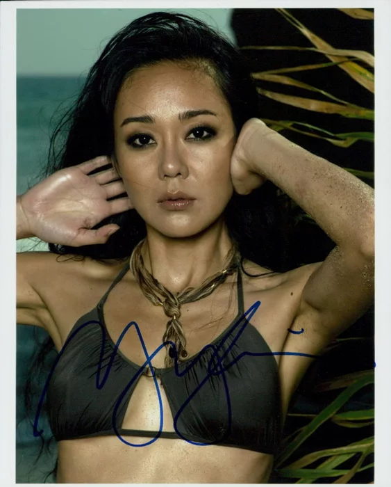 Yunjin Kim autograph